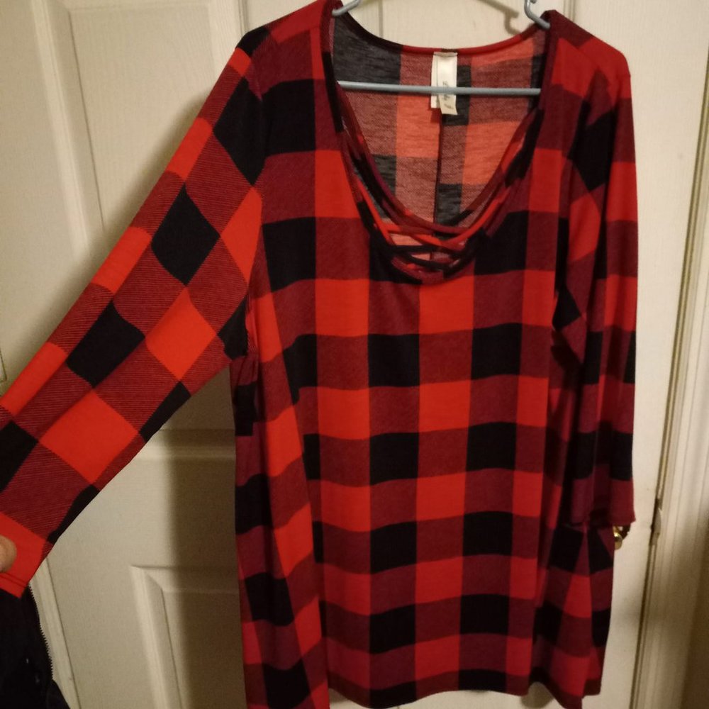 3/4 sleeve buffalo plaid top